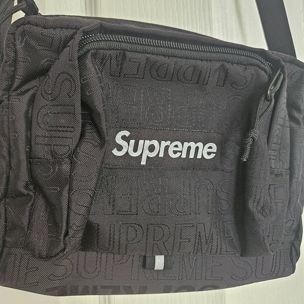 Supreme shoulder/crossbody bag, black, like new